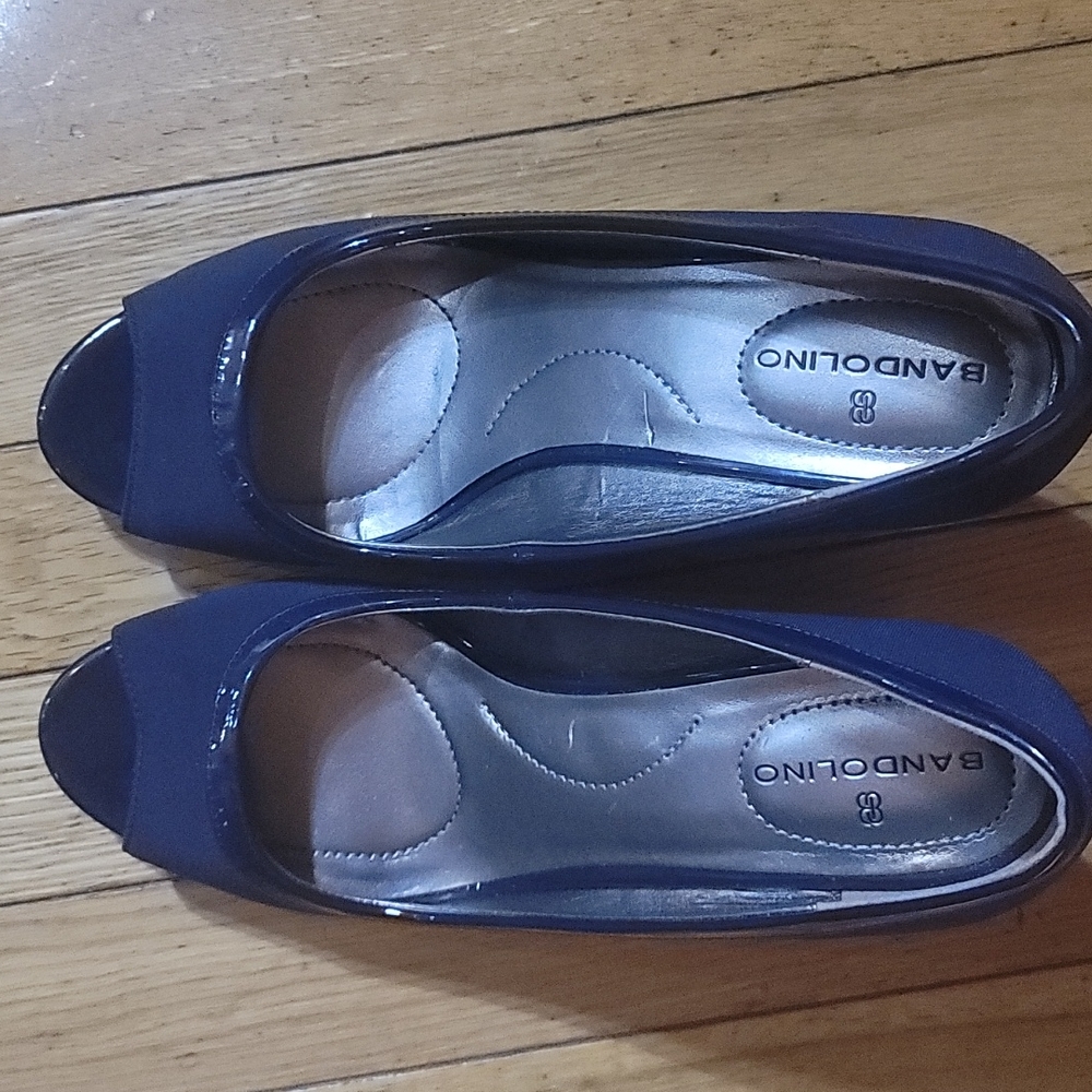 Bandolino open toe wedge in 7 1/2
